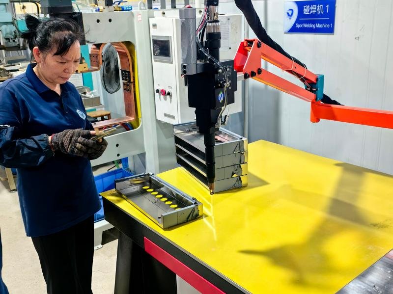 Quality inspection of laser machine components at Daqing